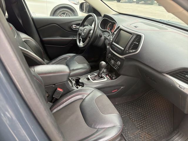 Used 2016 Jeep Cherokee Trailhawk w/ Cold Weather Group image 25
