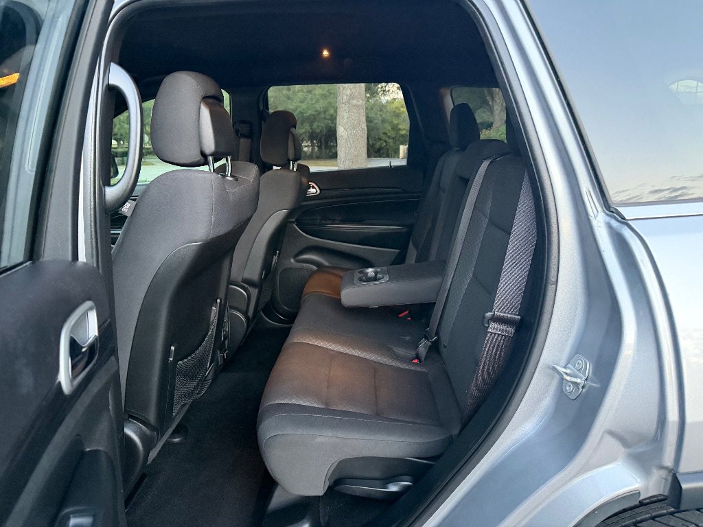 Used 2020 Jeep Grand Cherokee Laredo w/ Security & Convenience Group AWD/4WD image 16