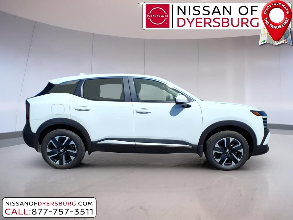 Used 2025 Nissan Kicks SV AWD/4WD image 2