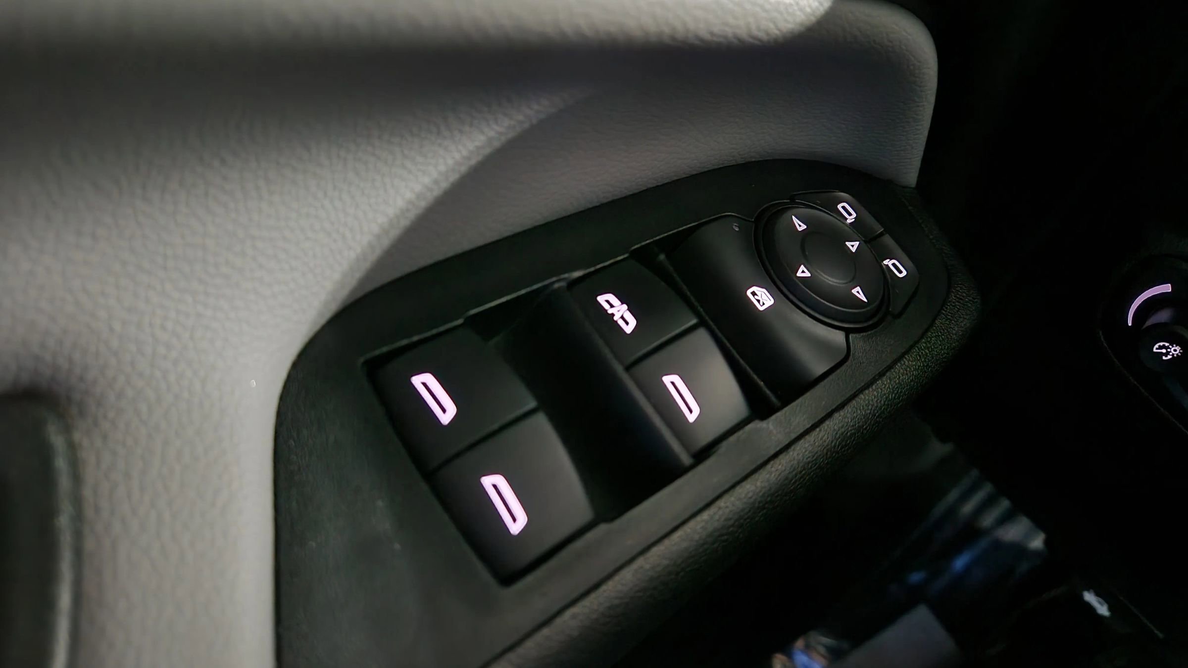 Used 2019 Chevrolet Equinox LS image 36