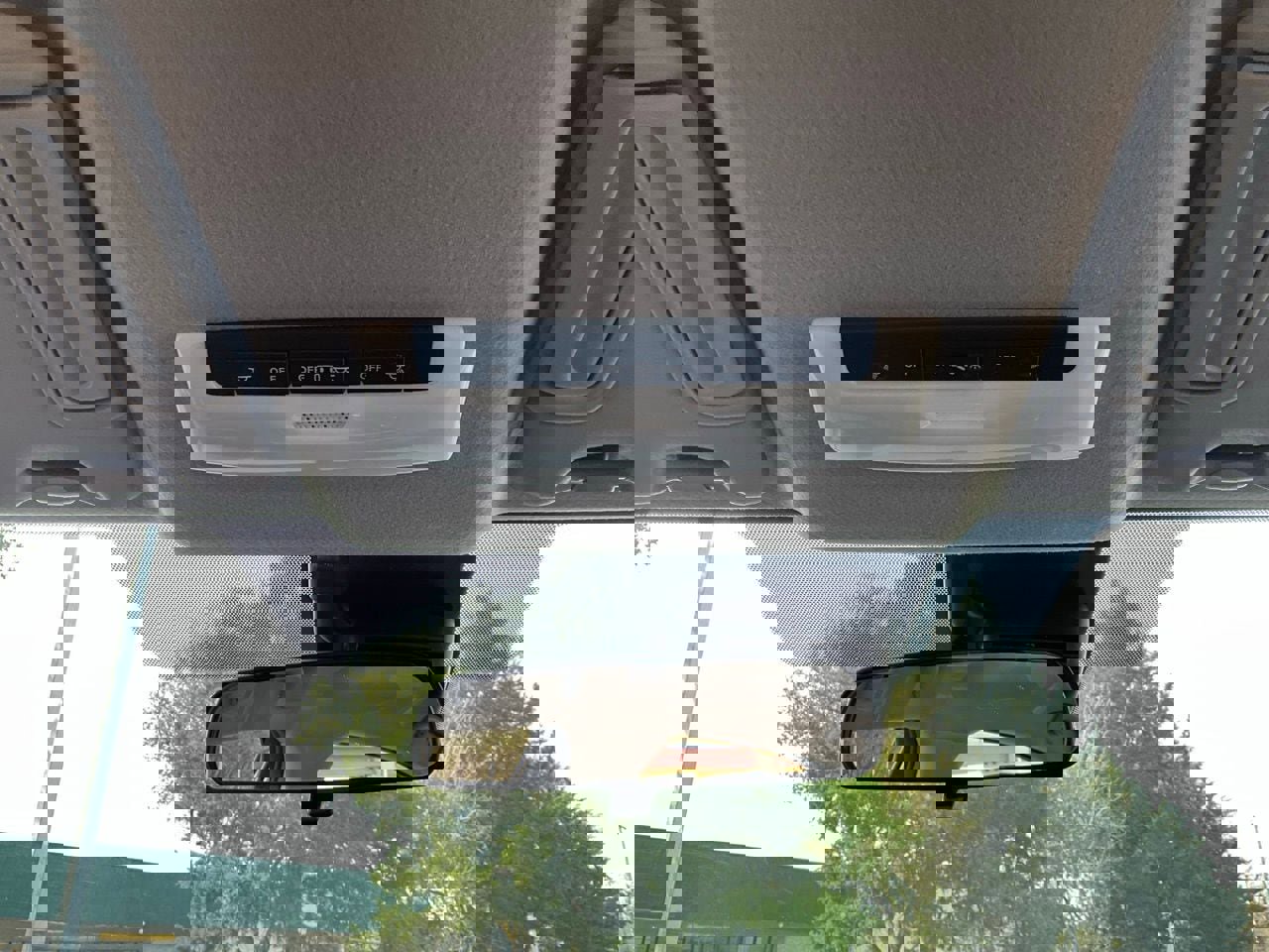 Used 2025 Nissan Versa SV image 15