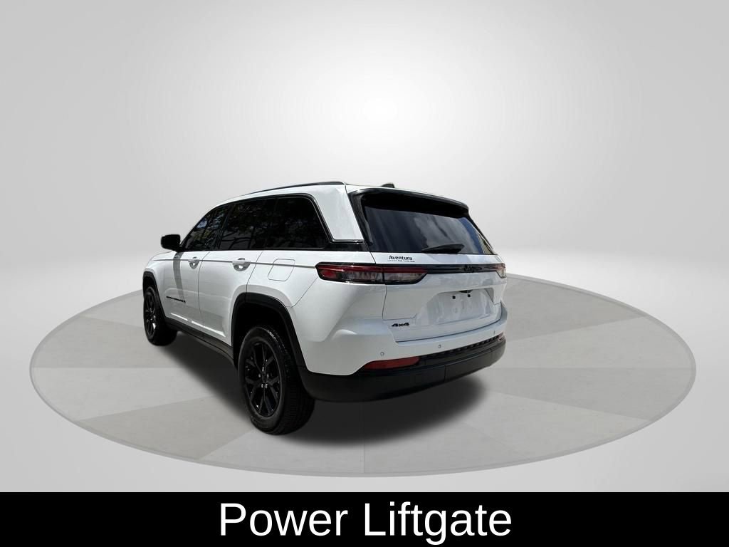 Used 2024 Jeep Grand Cherokee Altitude image 5