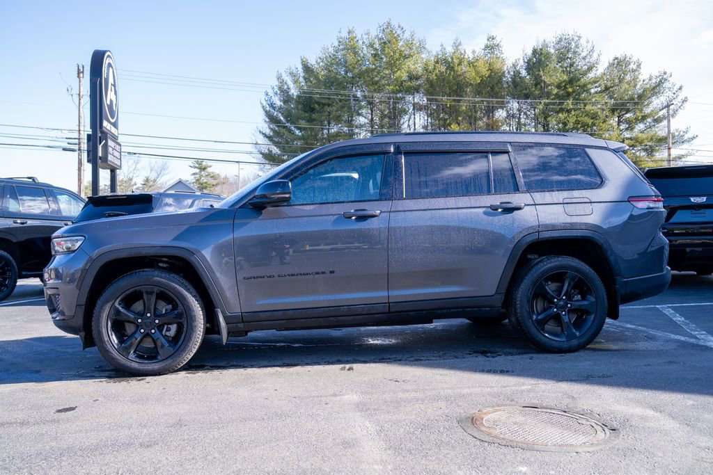 Used 2021 Jeep Grand Cherokee L Laredo image 3
