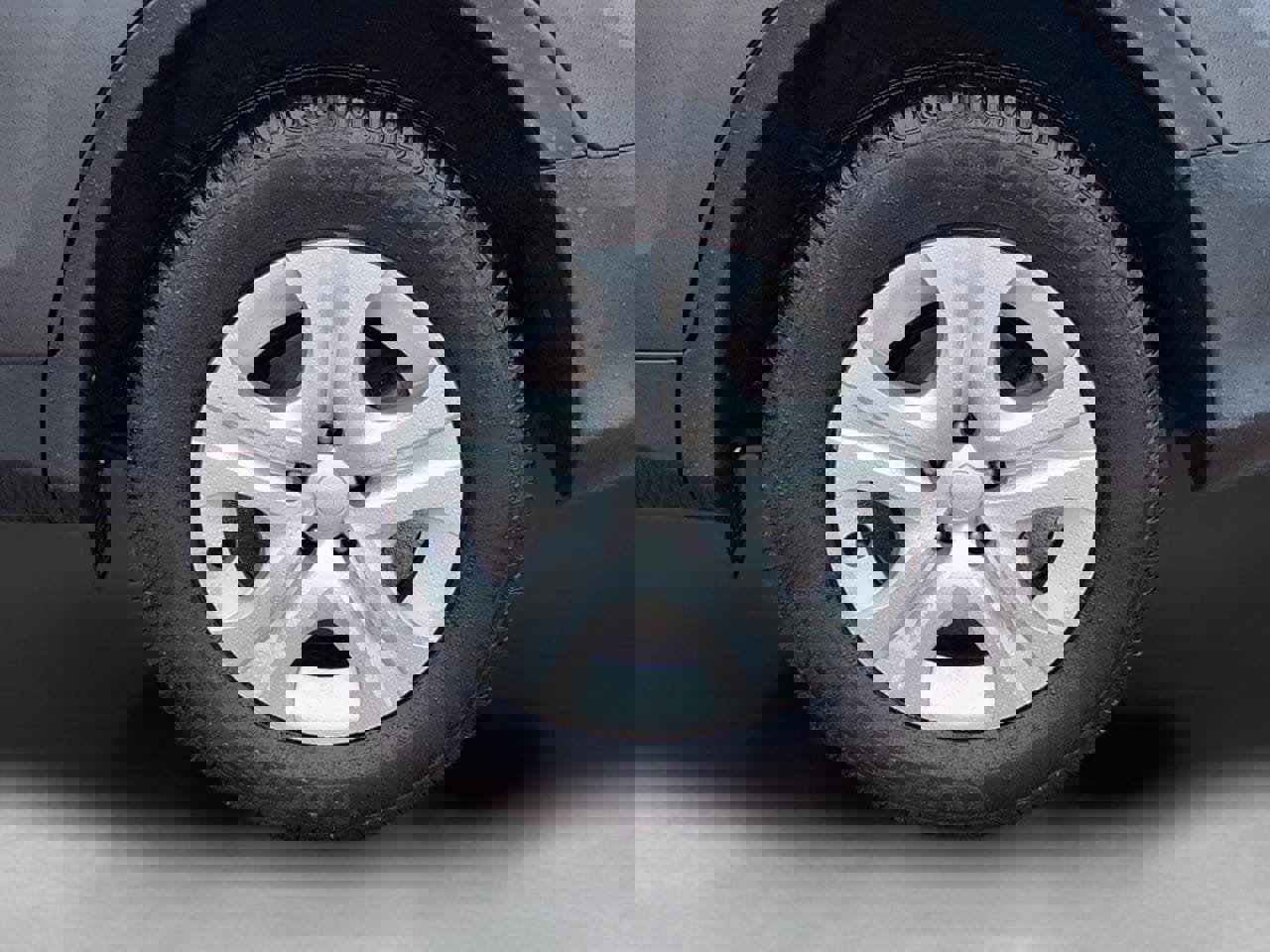 Used 2015 Toyota RAV4 LE image 3