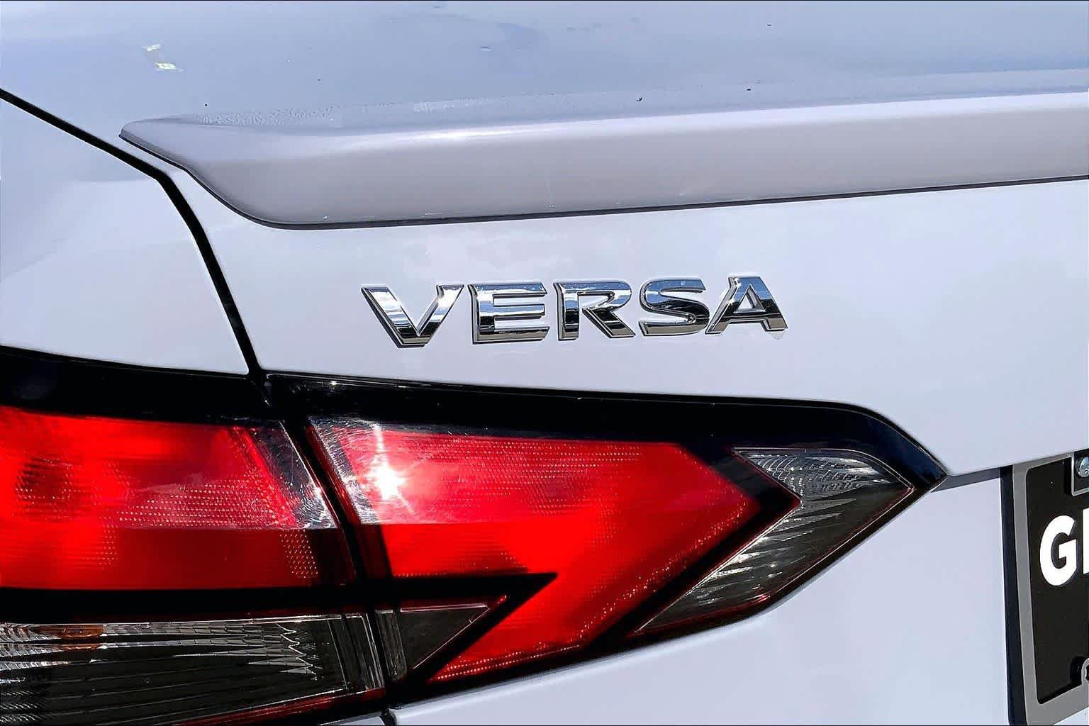 Used 2025 Nissan Versa SR FWD image 32