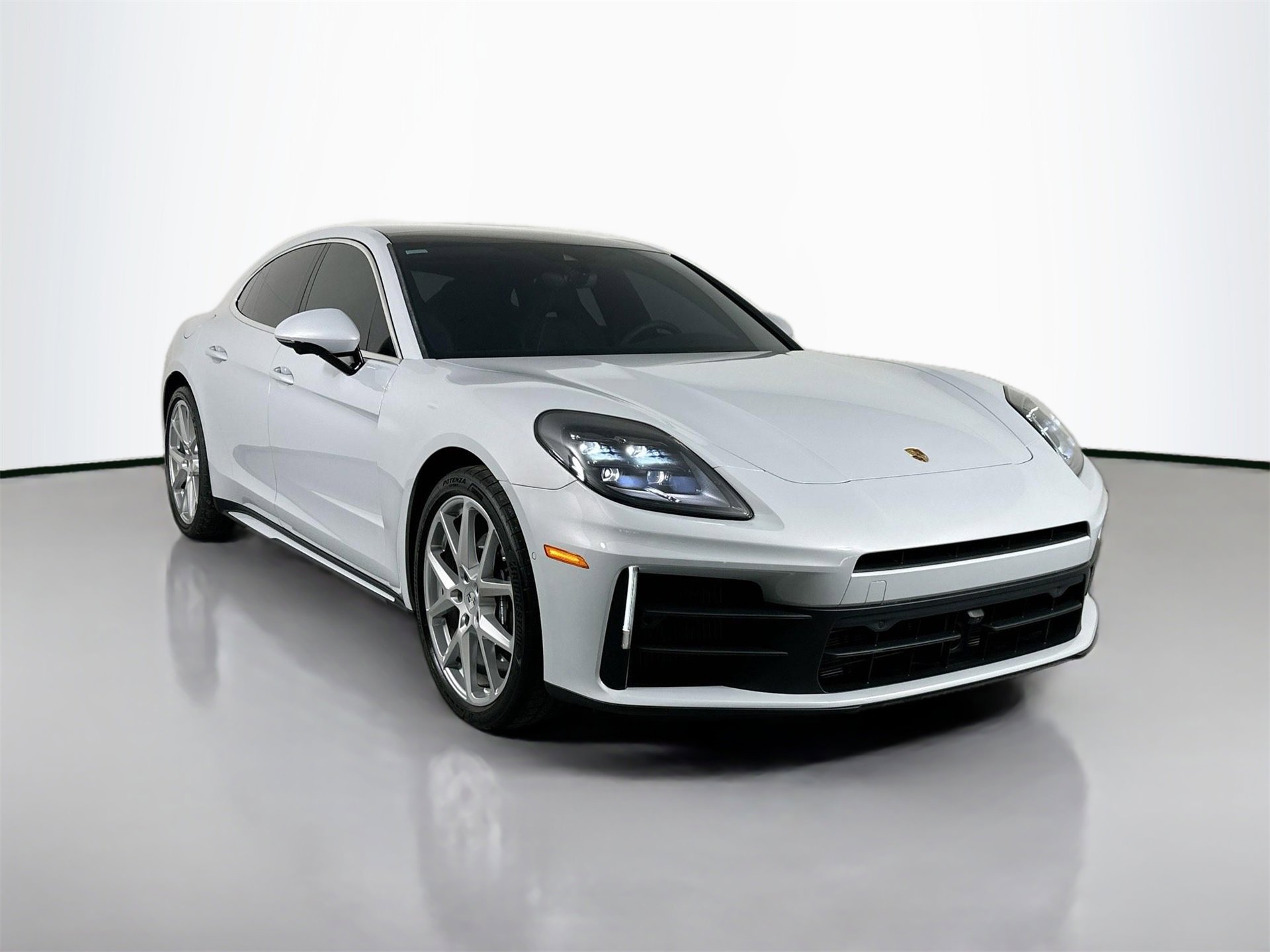 Certified 2025 Porsche Panamera image 9