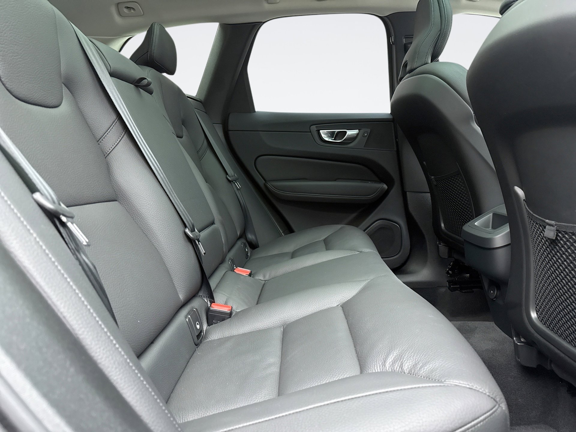 Used 2025 Volvo XC60 B5 Plus image 19