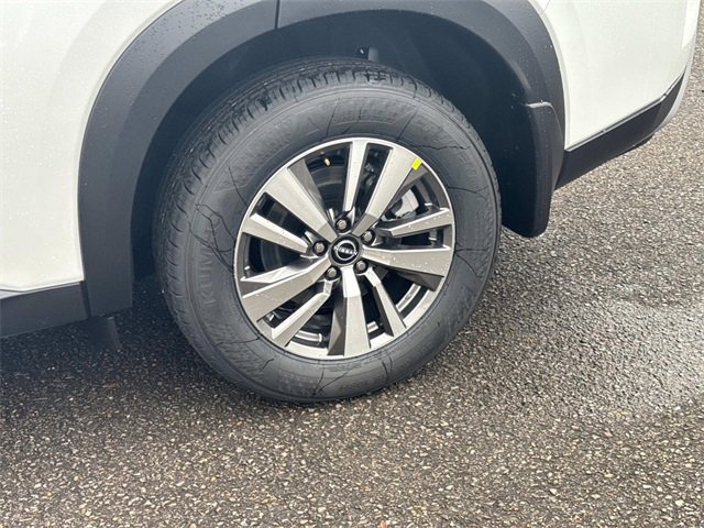 New 2025 Nissan Pathfinder SL image 11