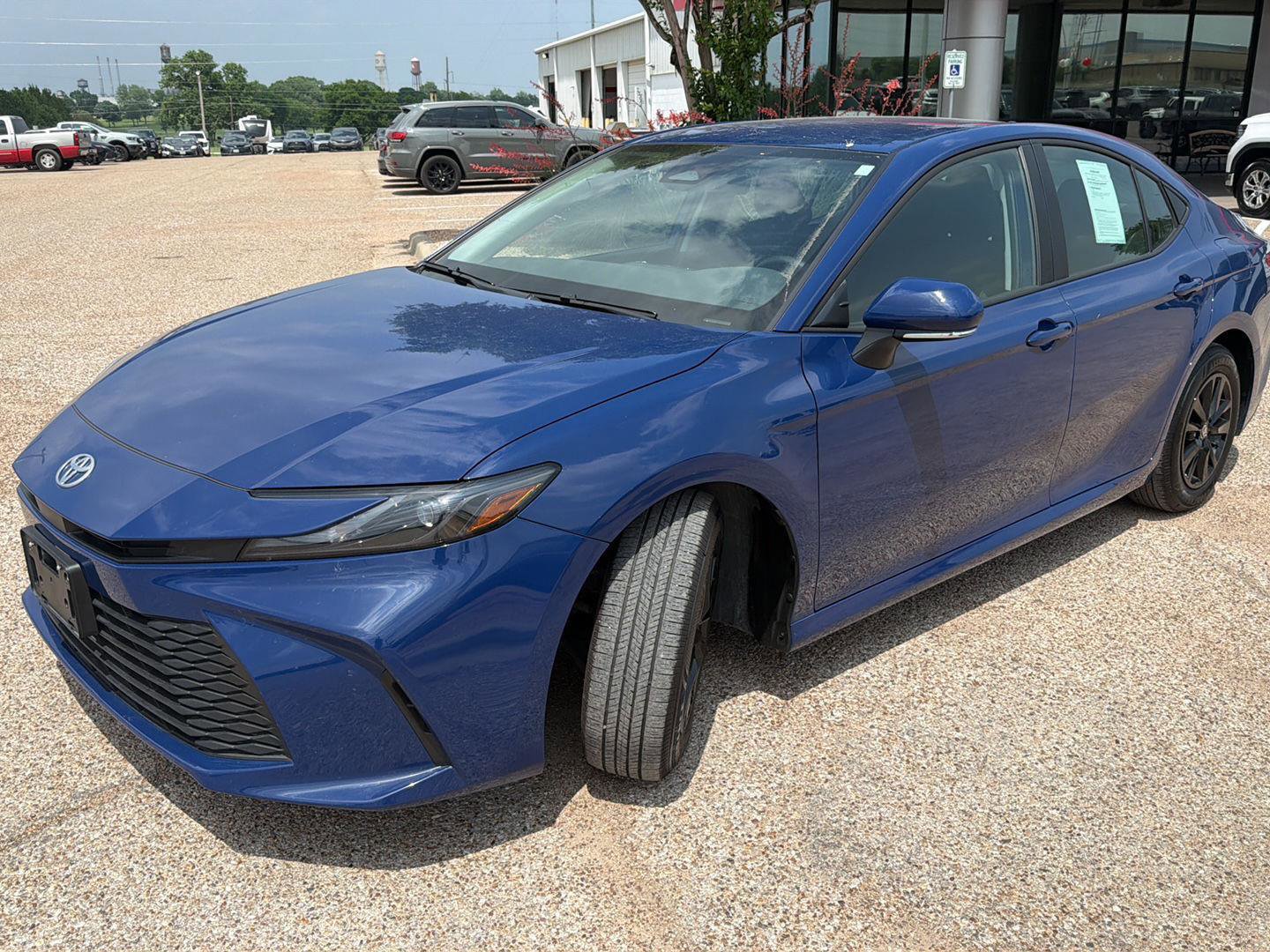 Used 2025 Toyota Camry LE w/ Convenience Package FWD image 7