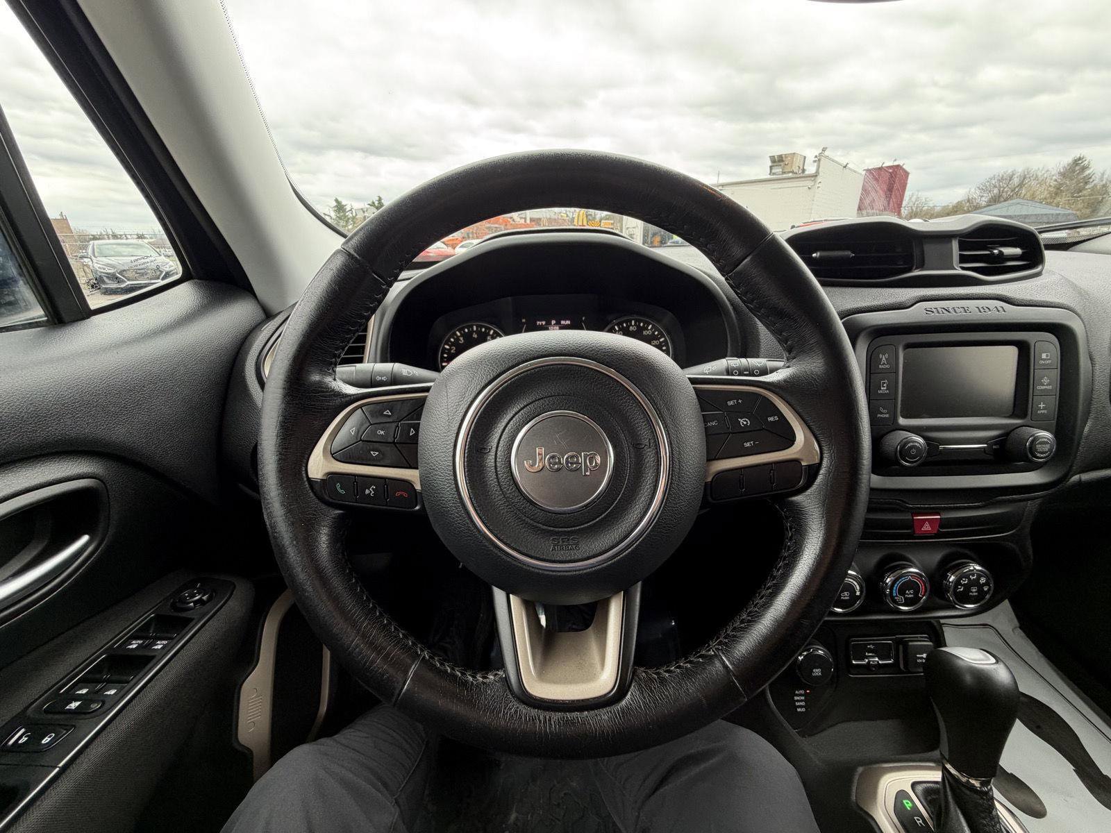 Used 2016 Jeep Renegade Latitude AWD/4WD image 12