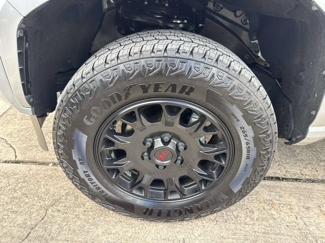 Used 2026 Toyota Tacoma SR5 AWD/4WD image 4
