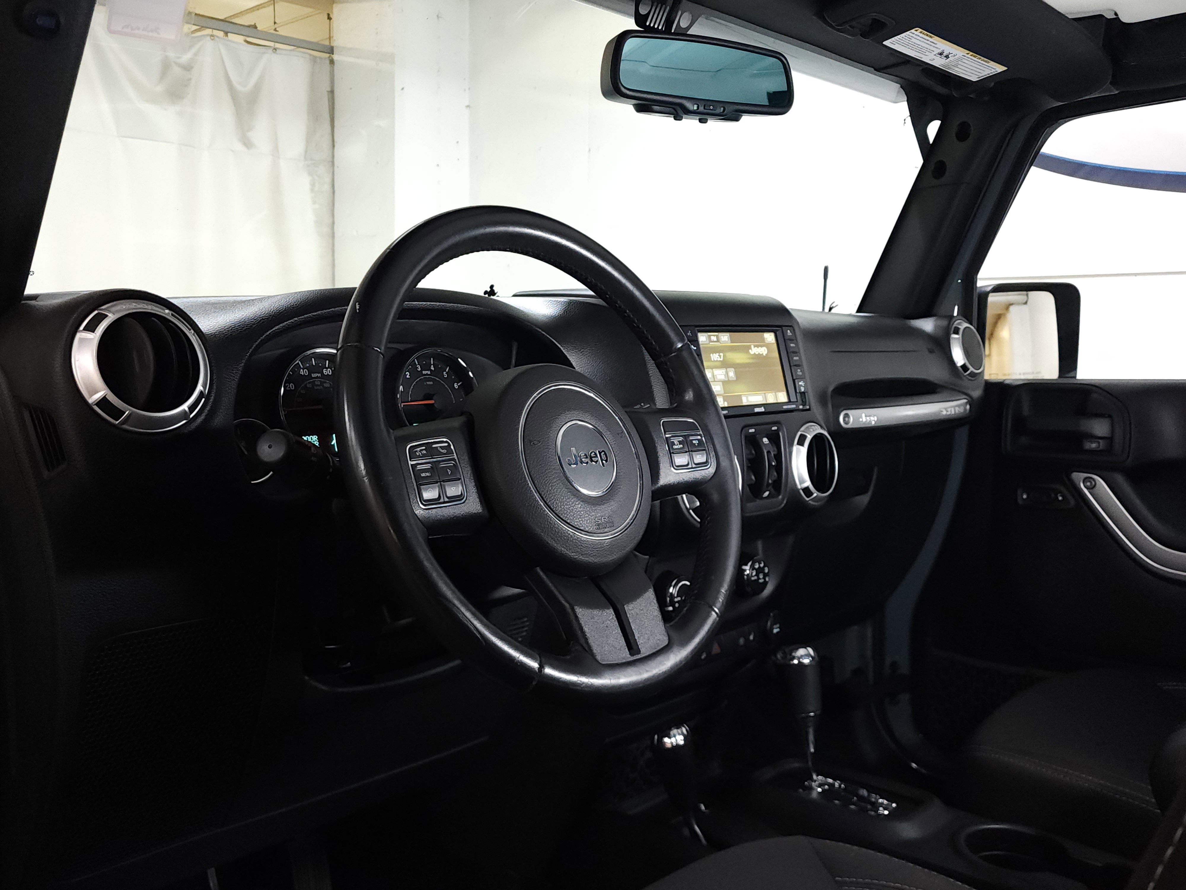 Used 2015 Jeep Wrangler Unlimited Sahara w/ Connectivity Group image 13