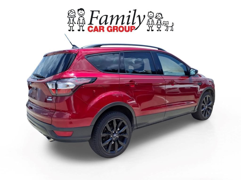 Used 2018 Ford Escape SE w/ SE Sport Appearance Package FWD image 4