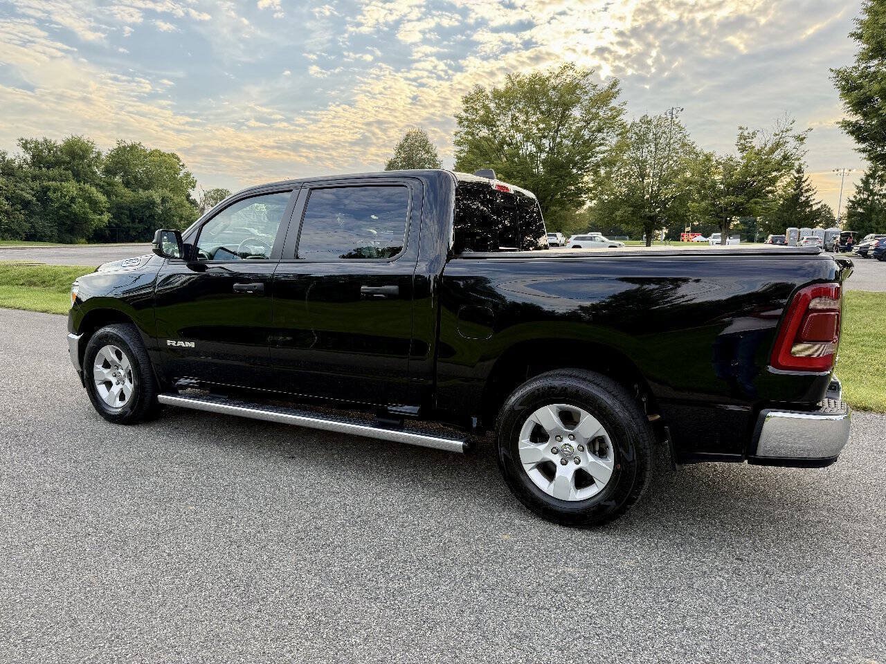 Used 2023 RAM 1500 Big Horn AWD/4WD image 4