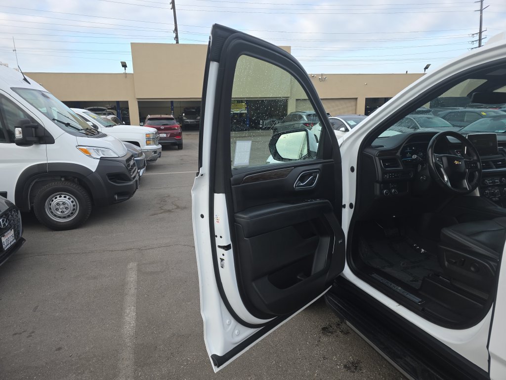 Used 2022 Chevrolet Suburban LT w/ Luxury Package RWD image 10