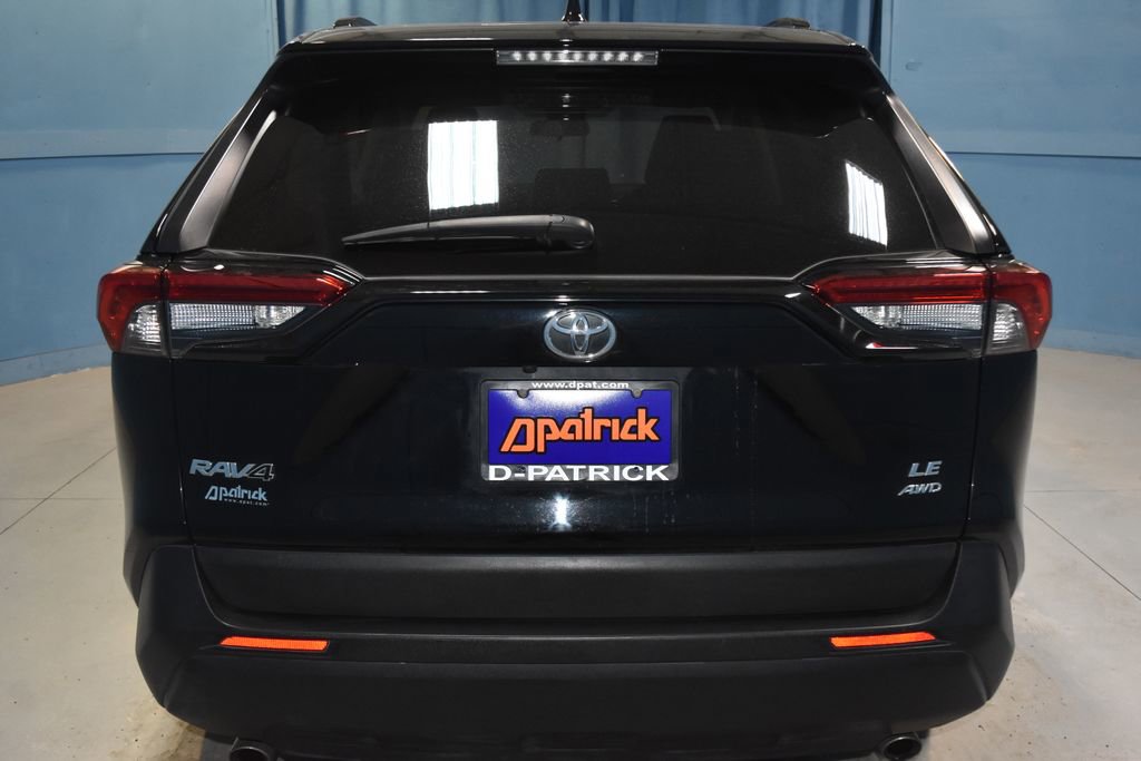 Used 2021 Toyota RAV4 LE image 27