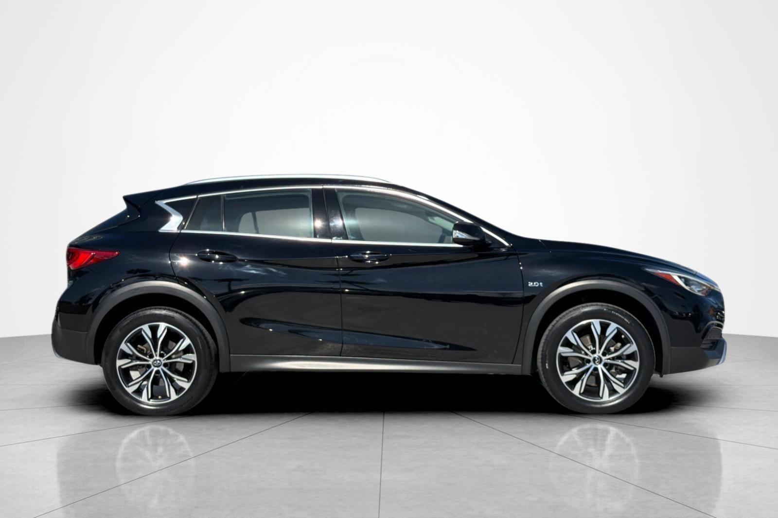 Used 2018 INFINITI QX30 AWD w/ Cargo Package image 6