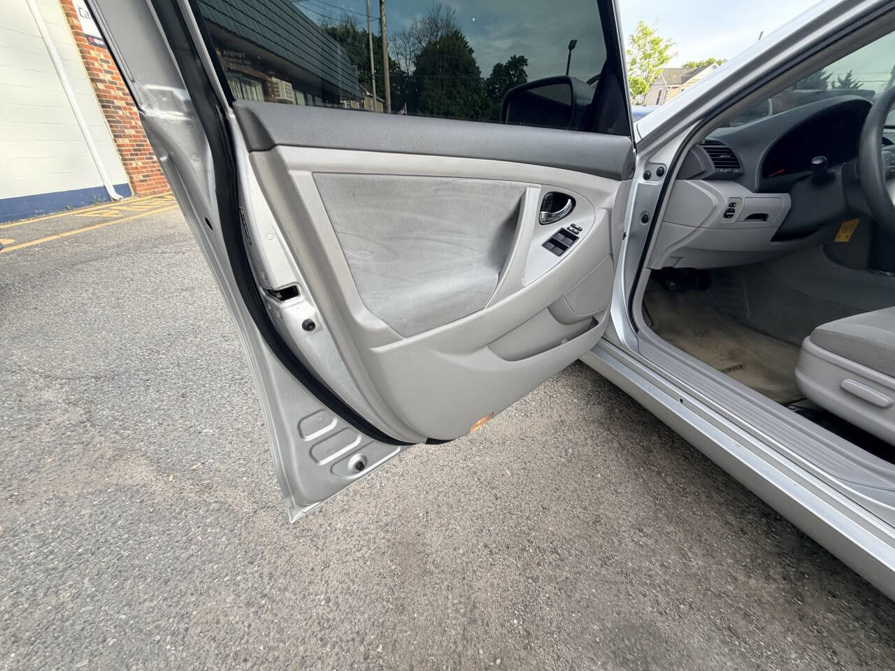 Used 2009 Toyota Camry LE FWD image 23