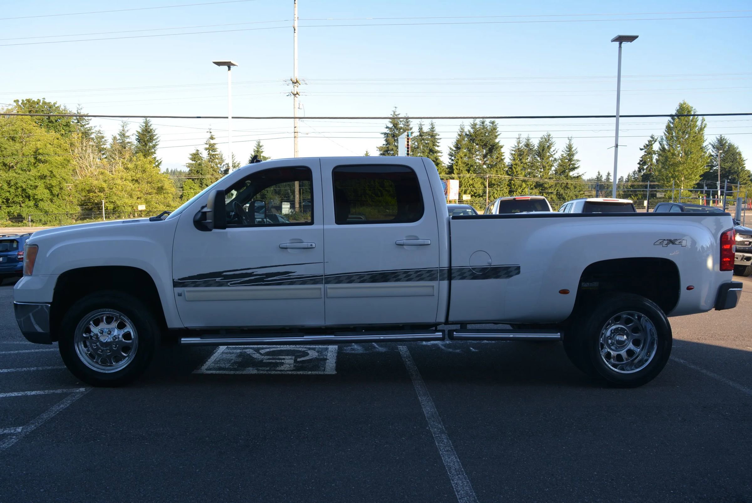Used 2008 GMC Sierra 3500 SLT image 4