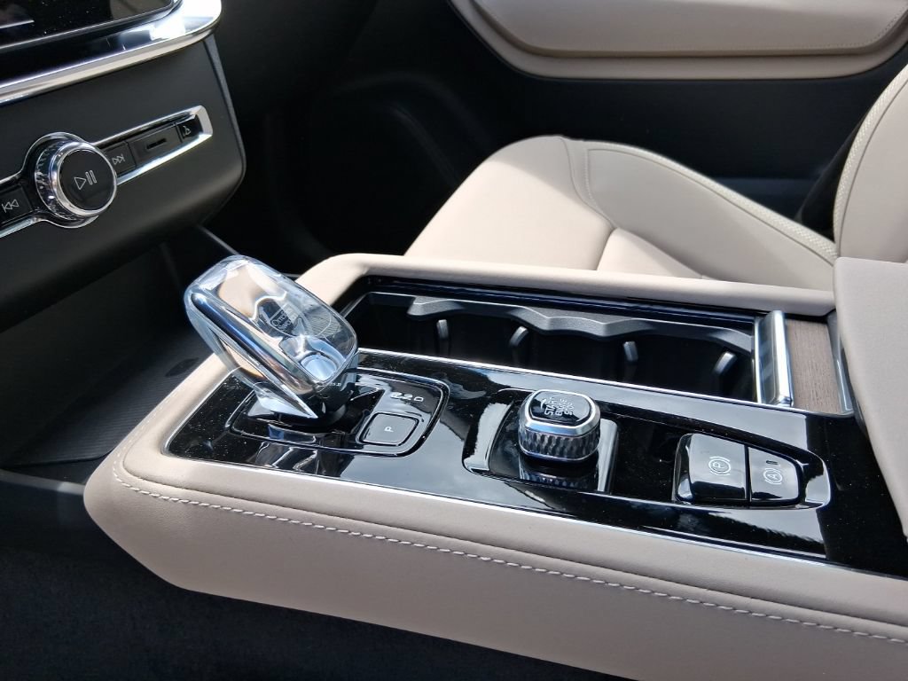 New 2026 Volvo XC90 B6 Plus w/ Protection Package Premier AWD/4WD image 11