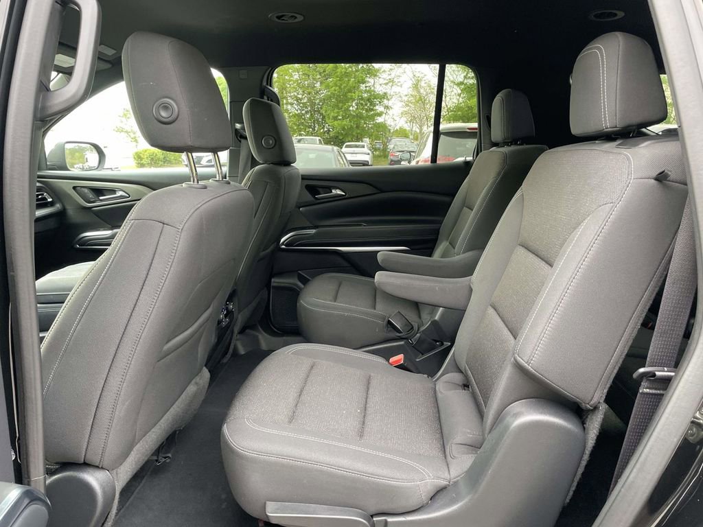 Used 2025 Chevrolet Traverse LT FWD image 13