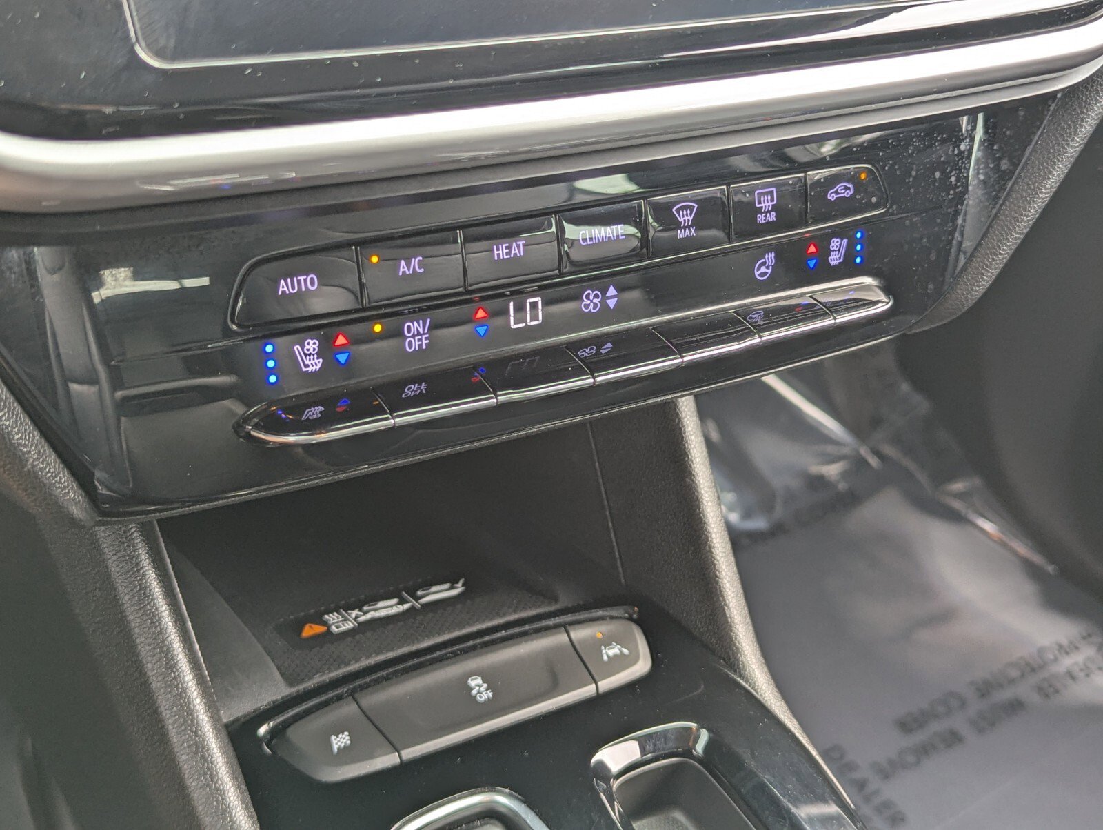 Used 2022 Chevrolet Bolt EUV LT w/ Convenience Package FWD image 25