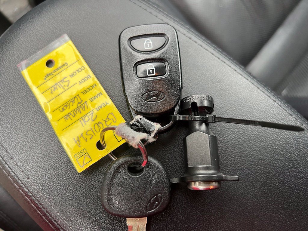 Used 2011 Hyundai Tucson Limited AWD/4WD image 28
