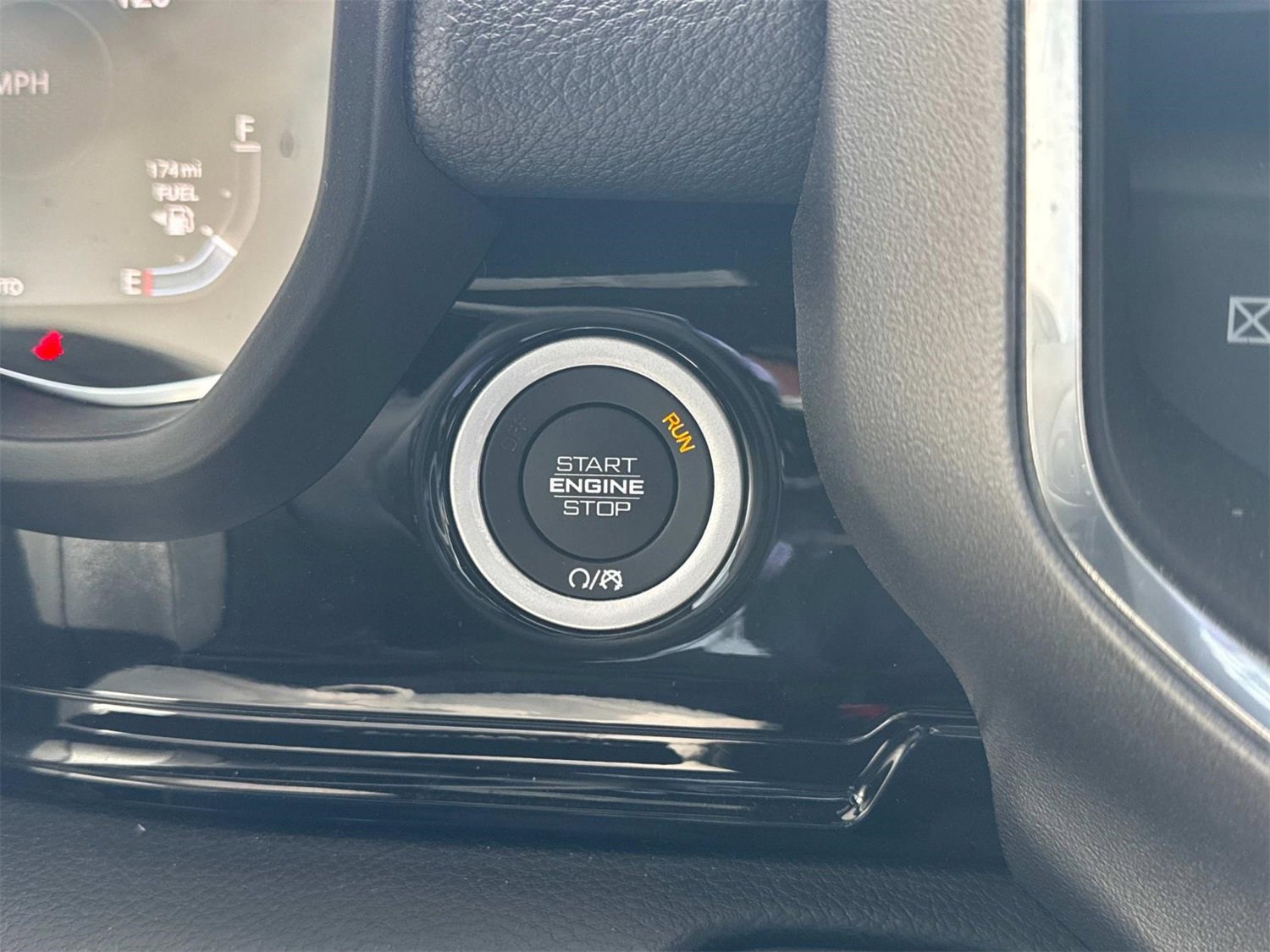 Used 2025 RAM 1500 Laramie w/ Night Edition image 39