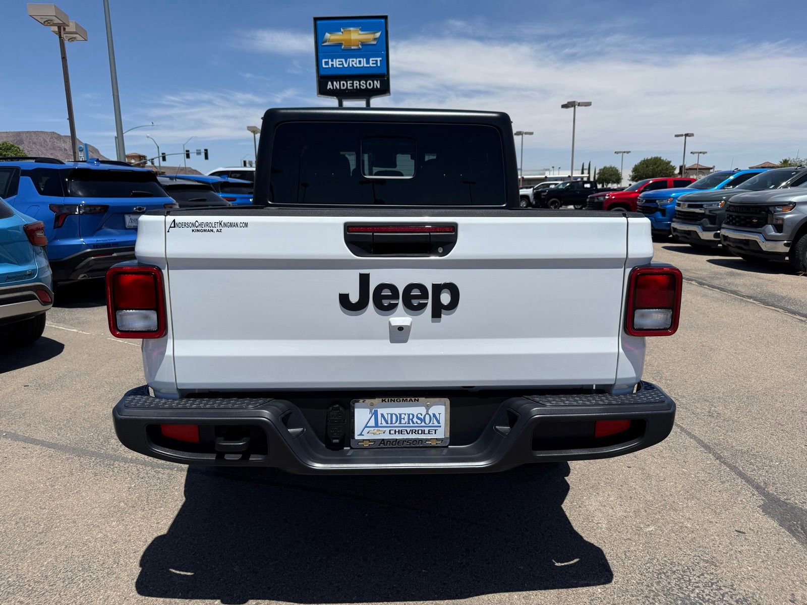 Used 2025 Jeep Gladiator Sport AWD/4WD image 6