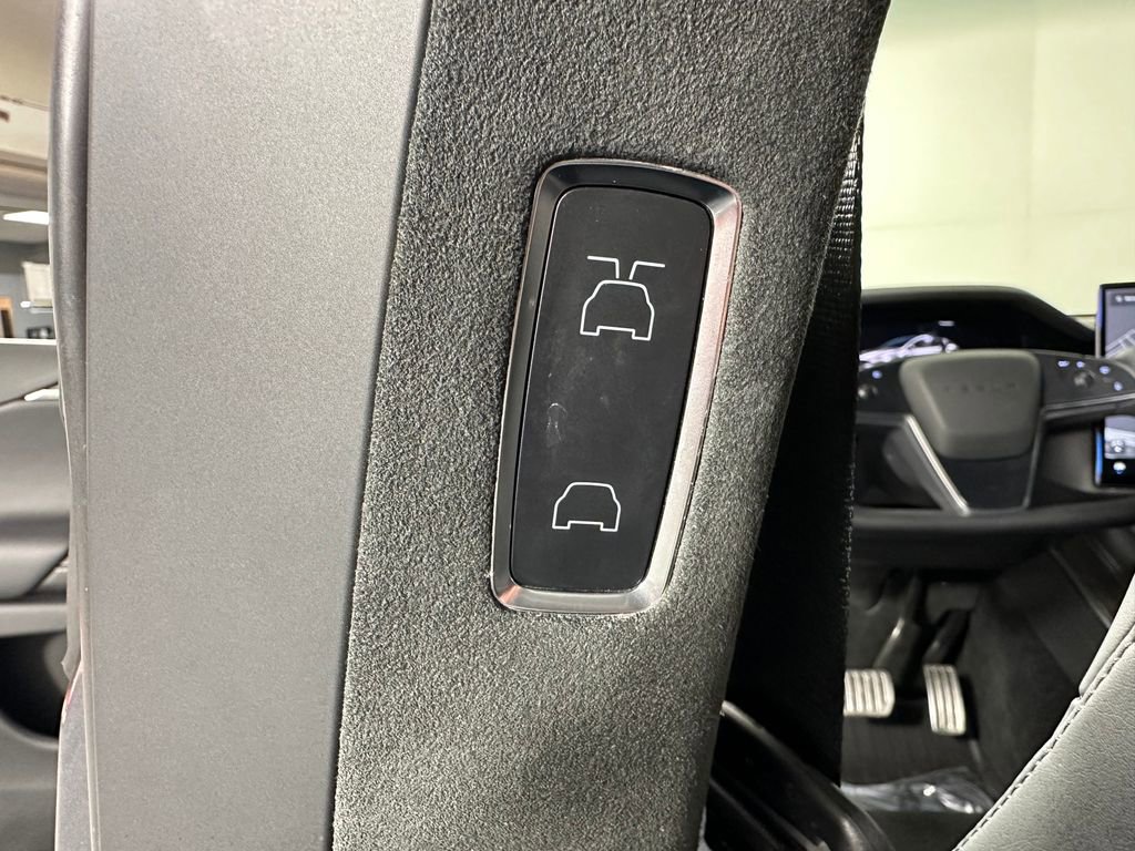 Used 2023 Tesla Model X image 31
