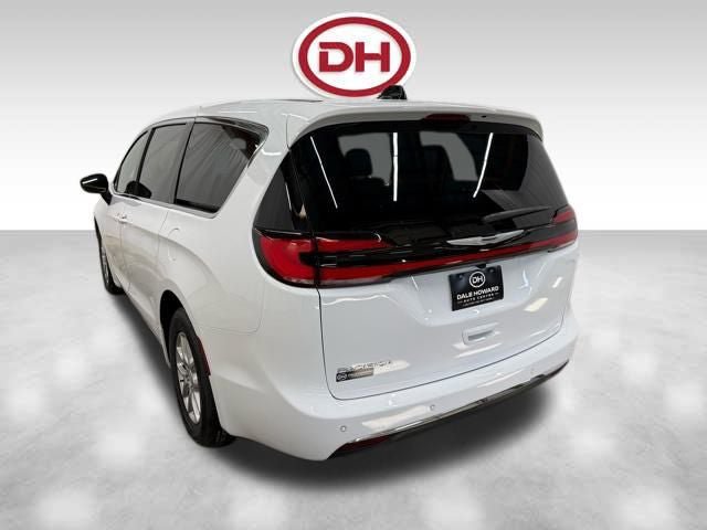 New 2026 Chrysler Pacifica Select FWD image 11