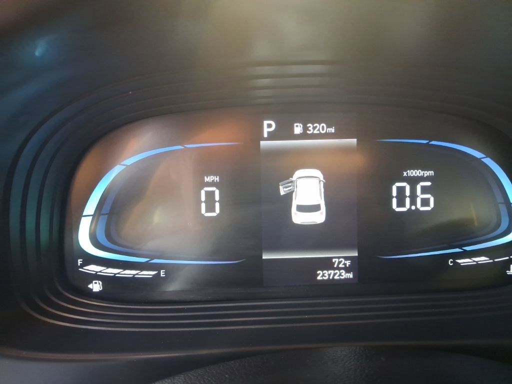 Used 2025 Hyundai Venue SEL FWD image 2