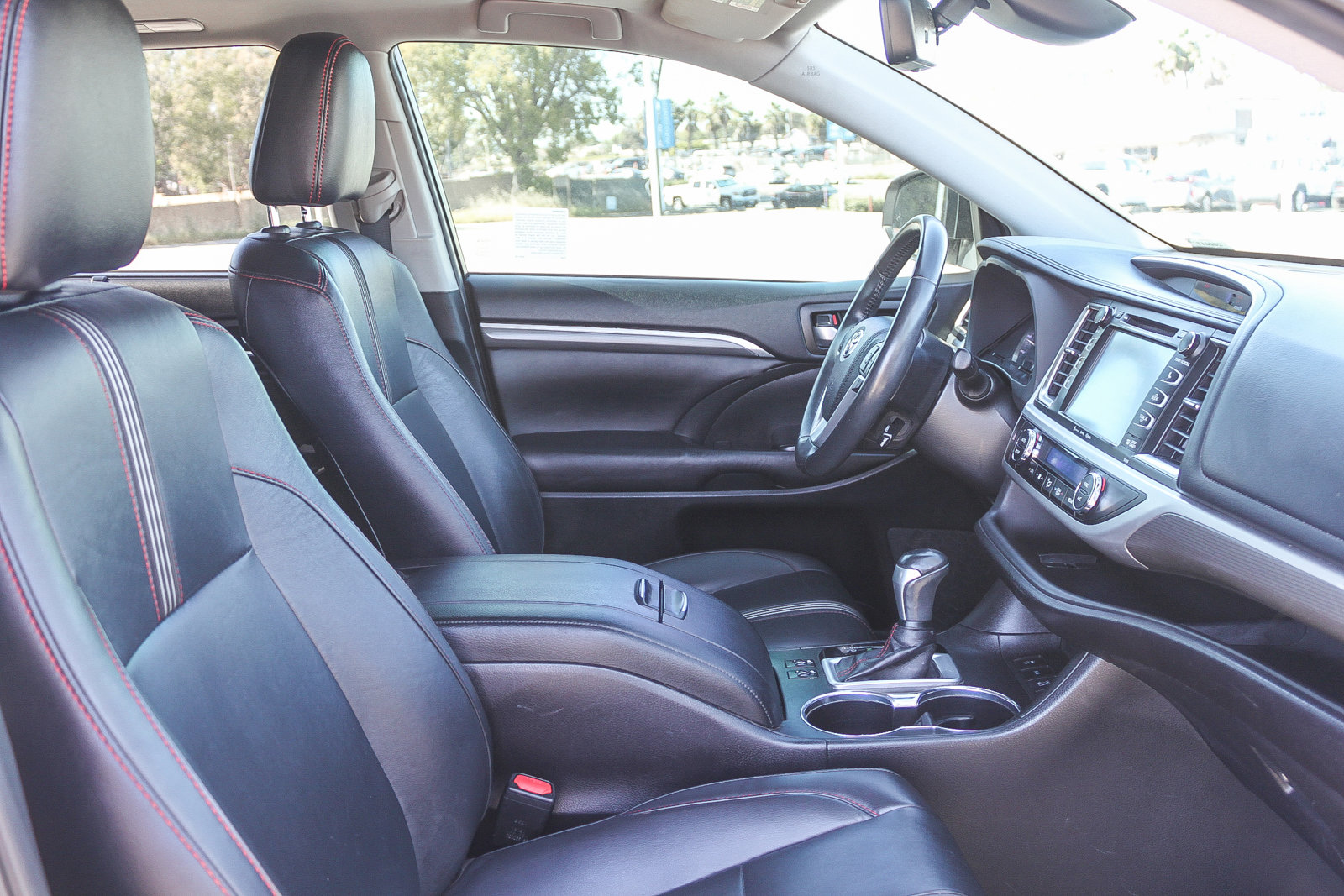 Used 2019 Toyota Highlander SE image 18