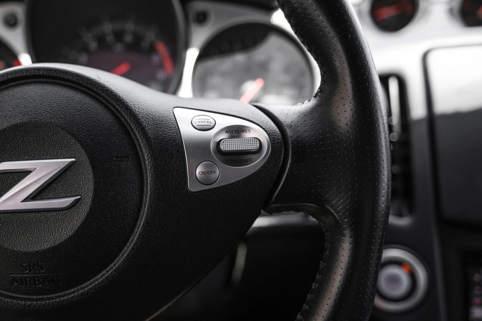 Used 2016 Nissan 370Z Coupe RWD image 17