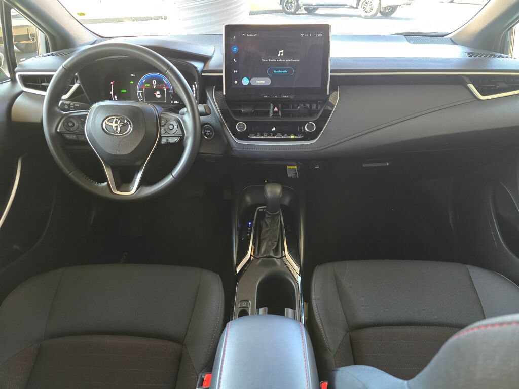 Used 2025 Toyota Corolla SE w/ SE Premium Package FWD image 20