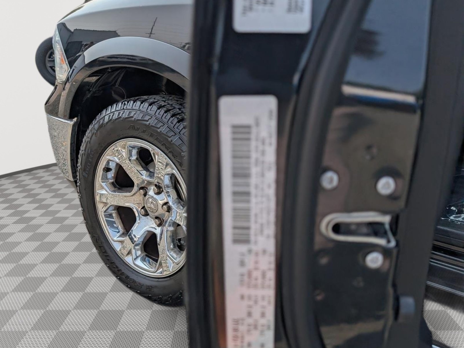 Used 2016 RAM 1500 Laramie w/ Convenience Group AWD/4WD image 15