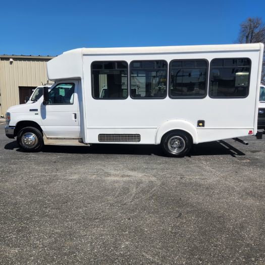 Used 2016 Ford E-350 and Econoline 350 Super Duty RWD image 3