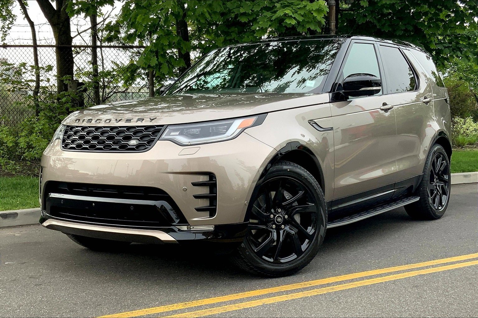 New 2025 Land Rover Discovery Dynamic SE