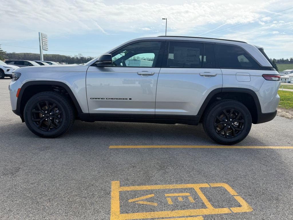 New 2026 Jeep Grand Cherokee Altitude AWD/4WD image 12