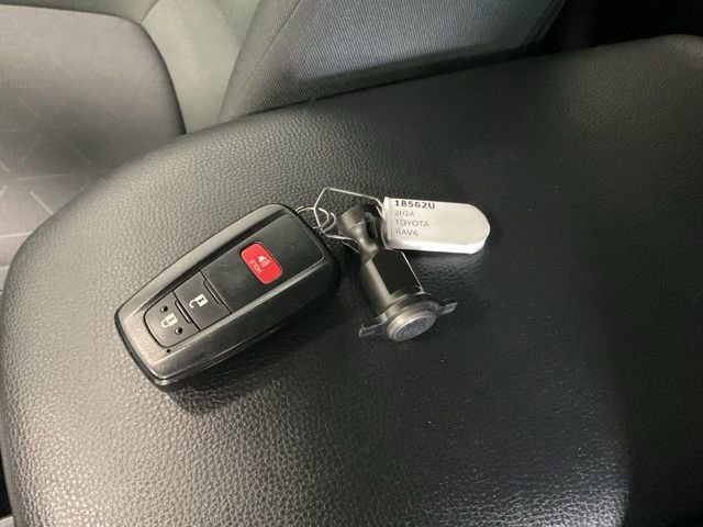 Used 2024 Toyota RAV4 XLE AWD/4WD image 22