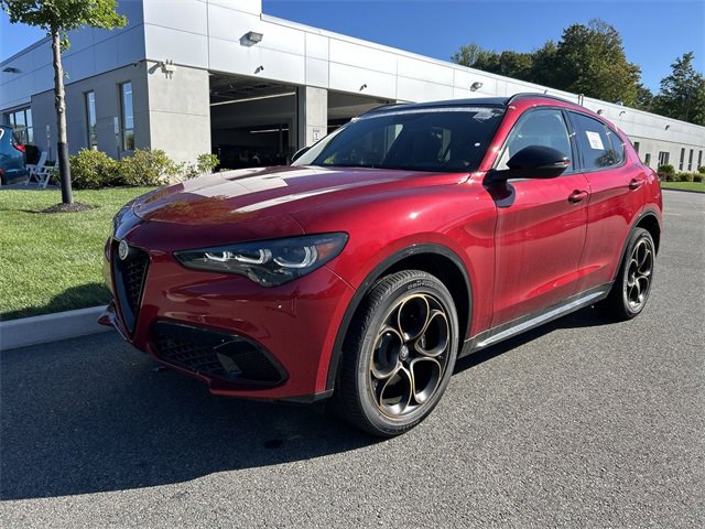 New 2025 Alfa Romeo Stelvio Sprint image 4