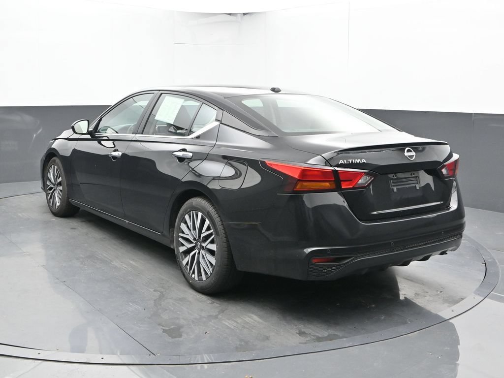 Used 2025 Nissan Altima 2.5 SV FWD image 11