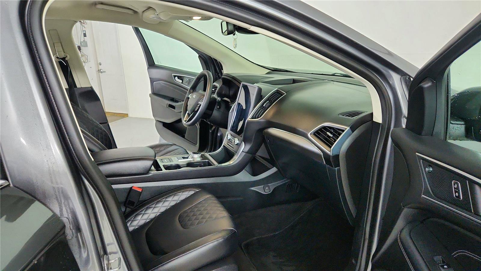 Used 2024 Ford Edge Titanium AWD/4WD image 34