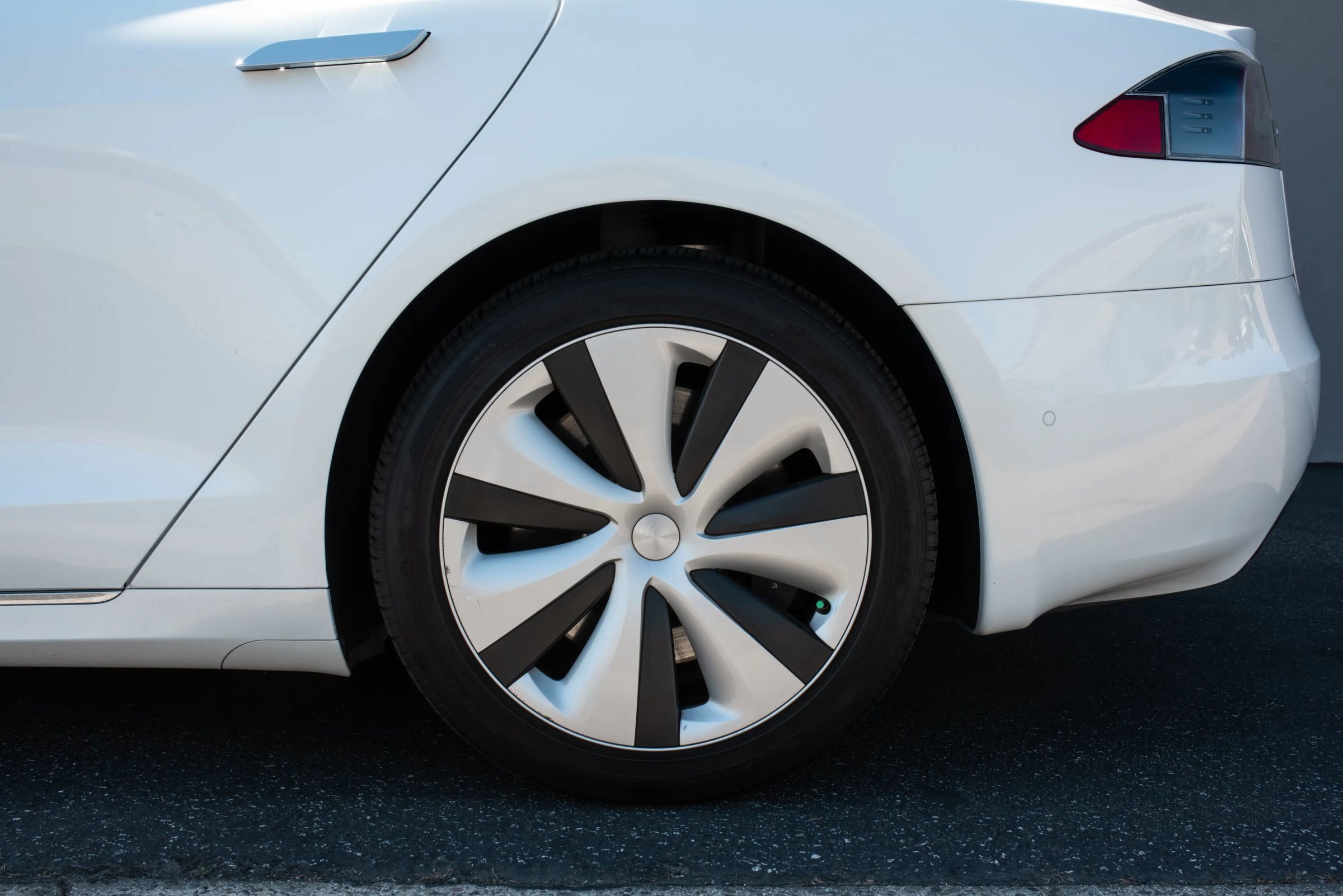 Used 2021 Tesla Model S Long Range Plus image 37