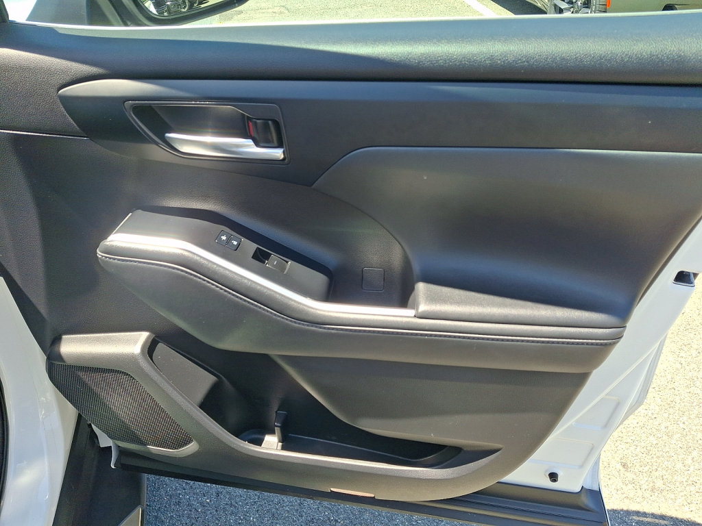 Used 2022 Toyota Highlander XLE AWD/4WD image 14