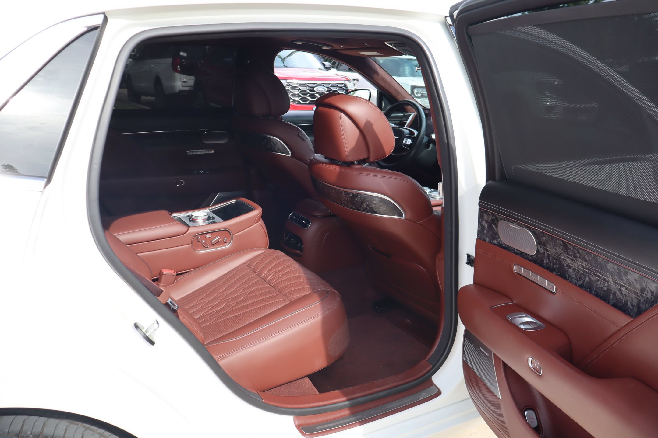 Used 2023 Genesis G90 3.5T AWD/4WD image 32