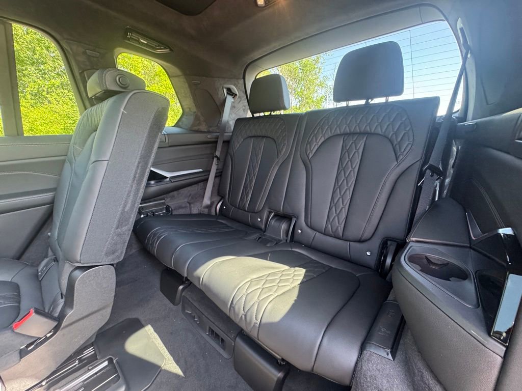 Used 2026 BMW X7 M60i w/ Climate Comfort Package image 25