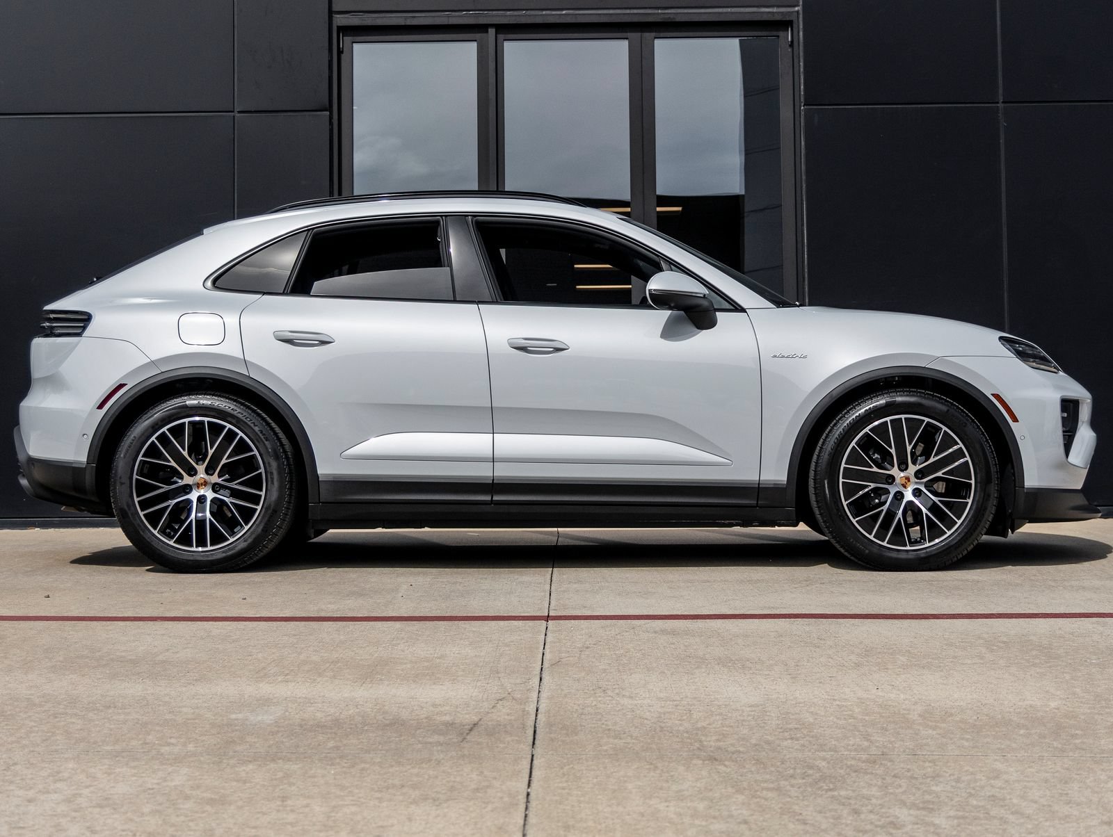Certified 2026 Porsche Macan 4 Electric AWD/4WD image 12