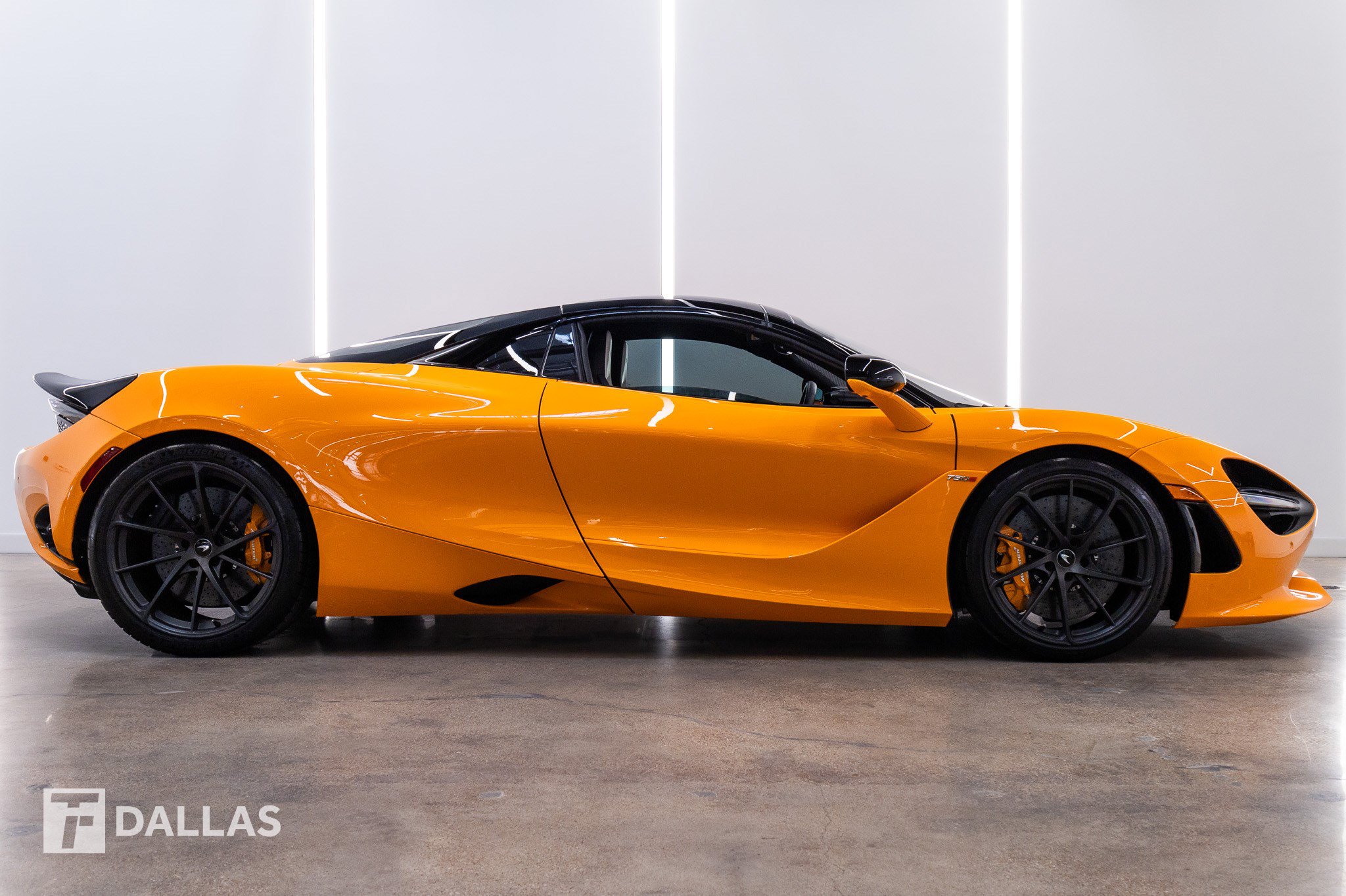 Used 2024 McLaren 750S Spider RWD image 15