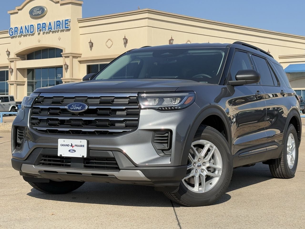 New 2026 Ford Explorer Active RWD image 2